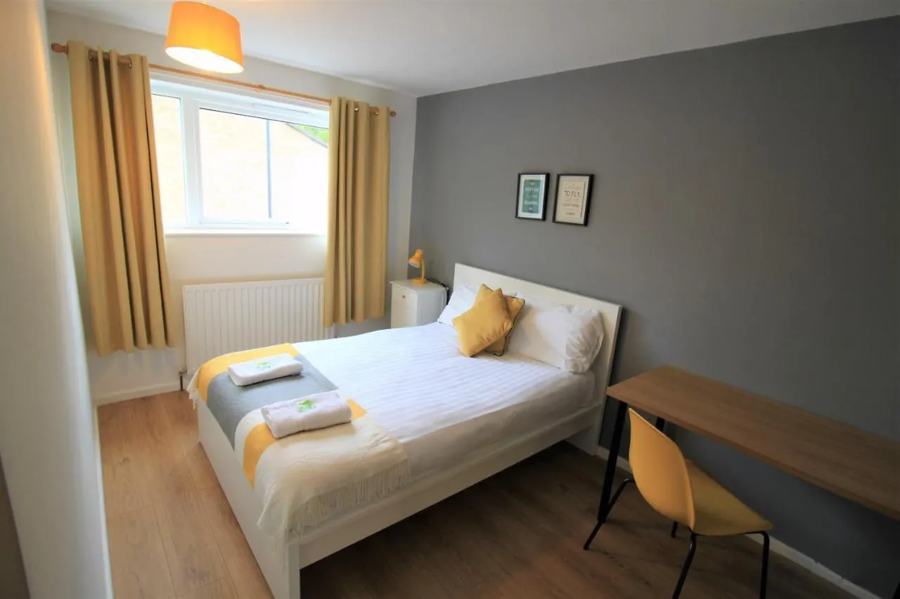 Hamilton House -3 Bed Close To Town, Drive Parking, 2 Toilets Newcastle upon Tyne