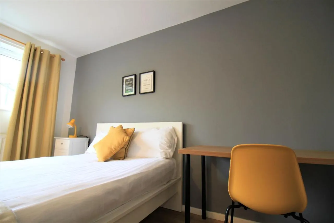 Holiday home Hamilton House -3 Bed Close To Town, Drive Parking, 2 Toilets Newcastle upon Tyne United Kingdom