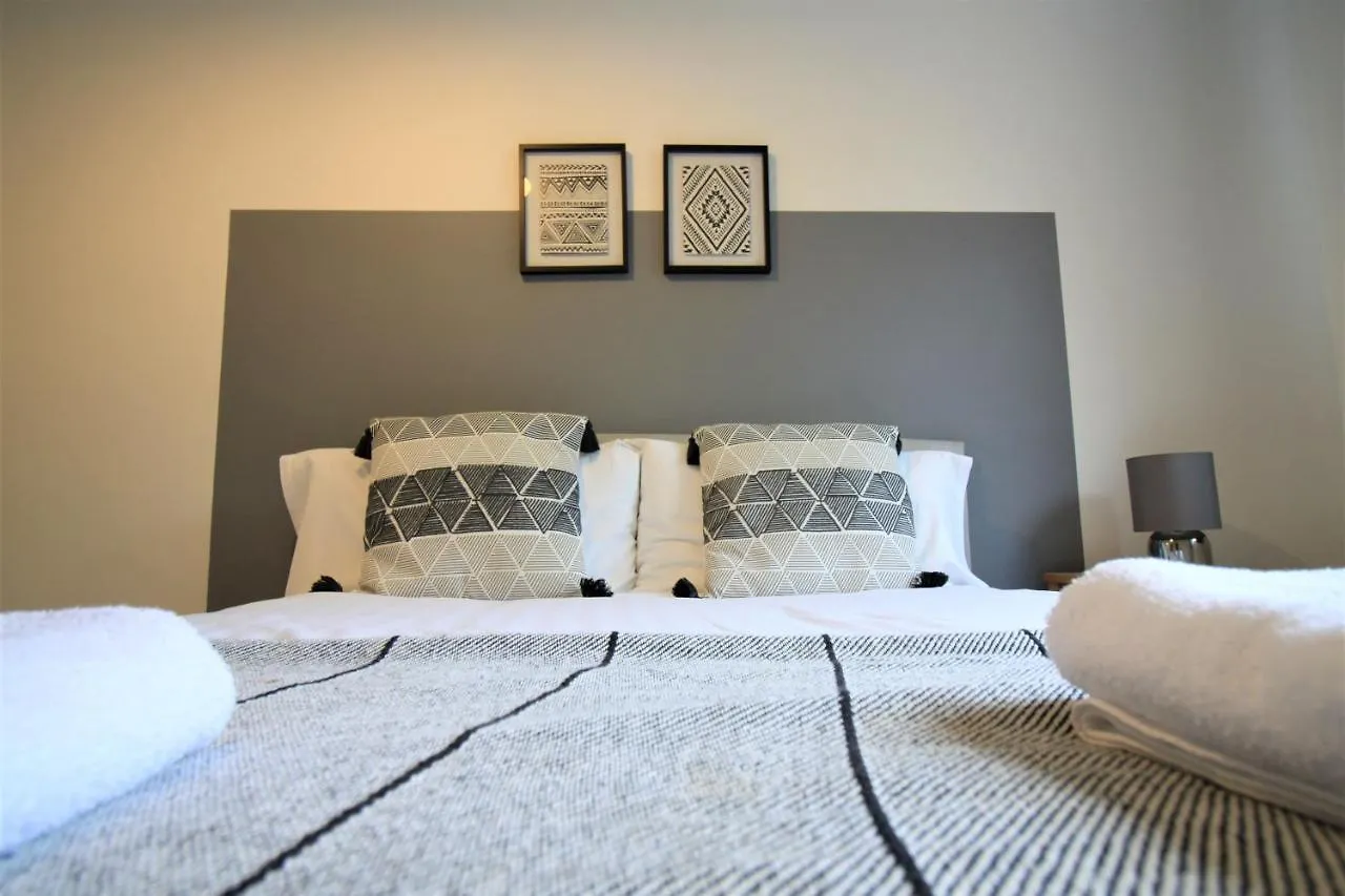 Holiday home Hamilton House -3 Bed Close To Town, Drive Parking, 2 Toilets Newcastle upon Tyne