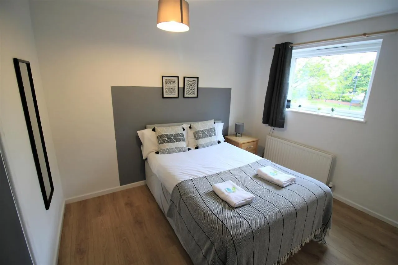 Hamilton House -3 Bed Close To Town, Drive Parking, 2 Toilets Newcastle upon Tyne
