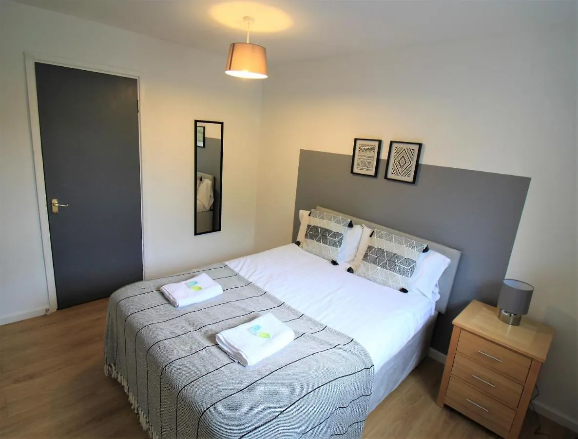 Hamilton House -3 Bed Close To Town, Drive Parking, 2 Toilets Newcastle upon Tyne Holiday home